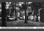 Die Veranda der Gaststätte „Zum Felsenkeller“ am Hang des Krehlaberges um 1929